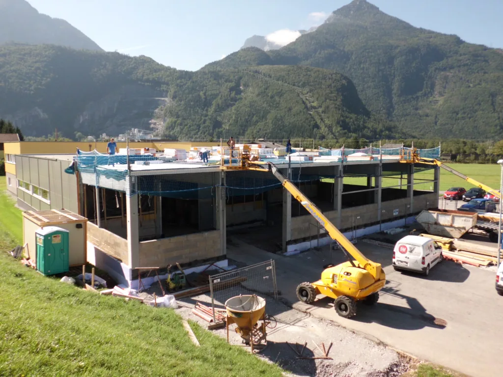 Expansion of company building in Golling